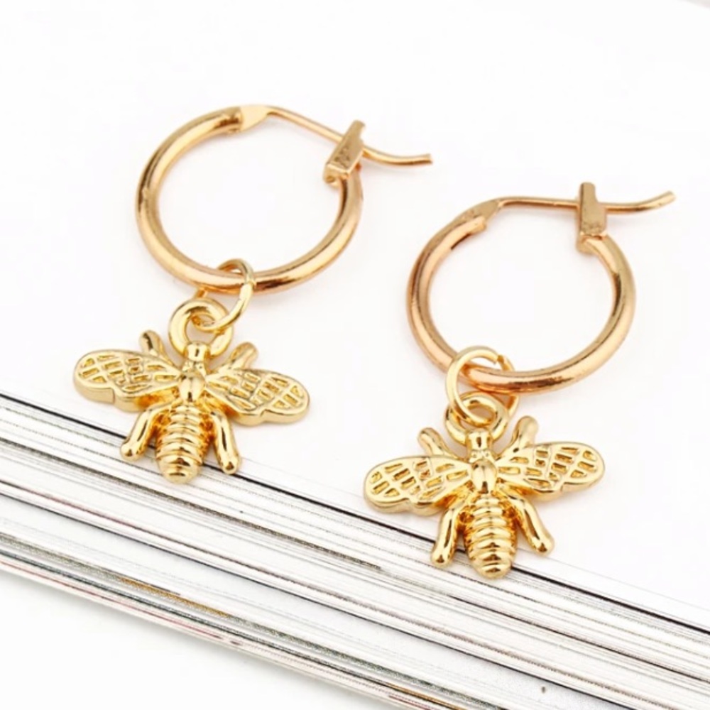 NWOT 18K gold plated bee earrings